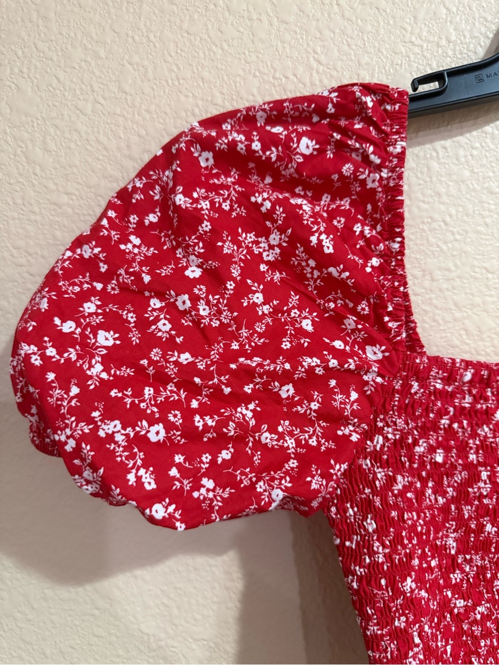 Altar'd State Red Floral Puff-Sleeve Crop Top-XS - Picture 2 of 3
